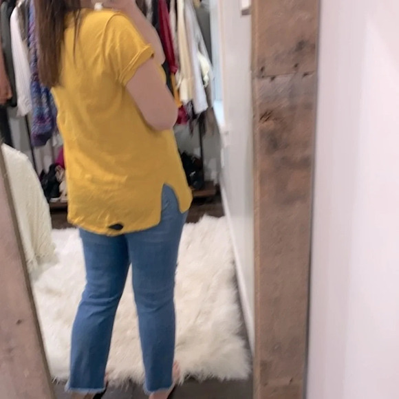 Umgee mustard color distressed top size large - Picture 4 of 8